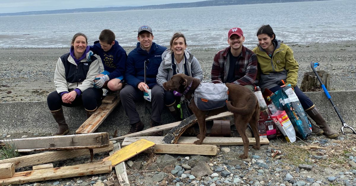 ecological land services (ELS) cleans up beach for Earth day 2023